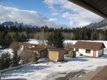 Bighorn & Motel Canmore
